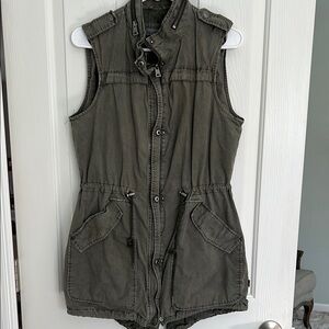 Women's Sleeveless Utility Jacket - Olive